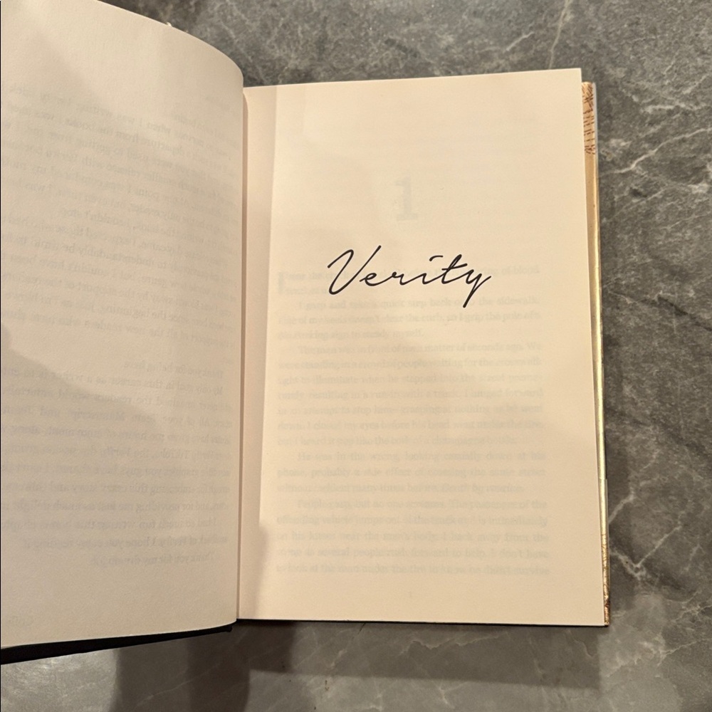 Verity by Colleen Hoover - Hardcopy - Picture 2 of 4